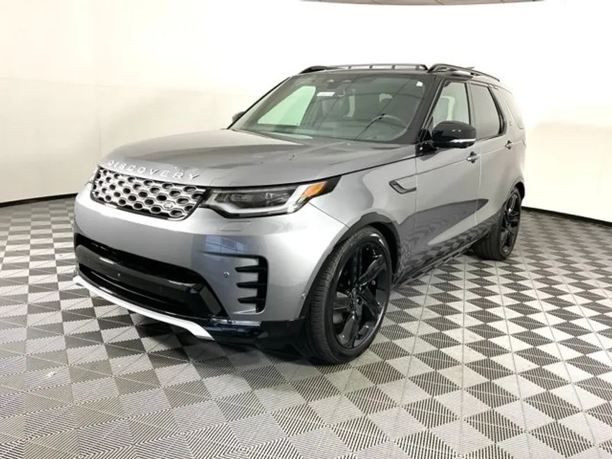 2024 Land Rover Discovery Metropolitan Edition photo 1