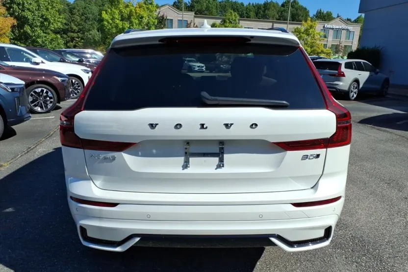 2026 Volvo XC60 B5 Core photo 1