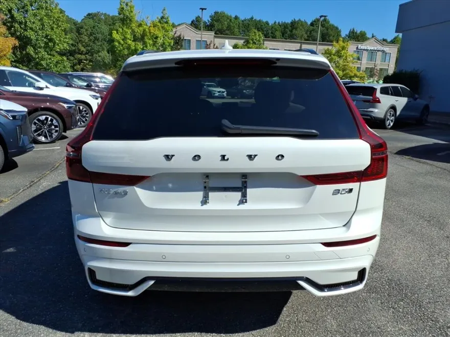 2026 Volvo XC60 B5 Core photo 1