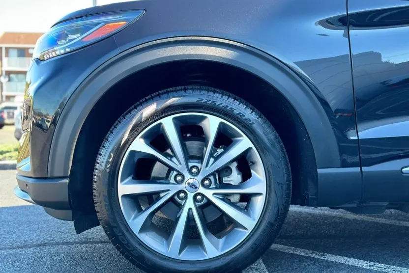 2025 Ford Explorer Platinum photo 1