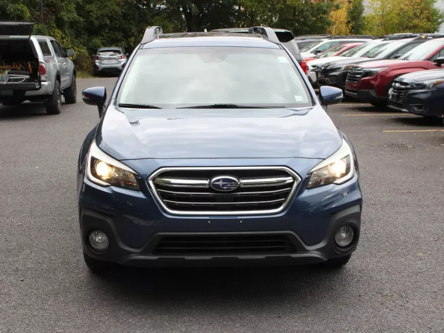 2019 Subaru Outback Premium photo 2