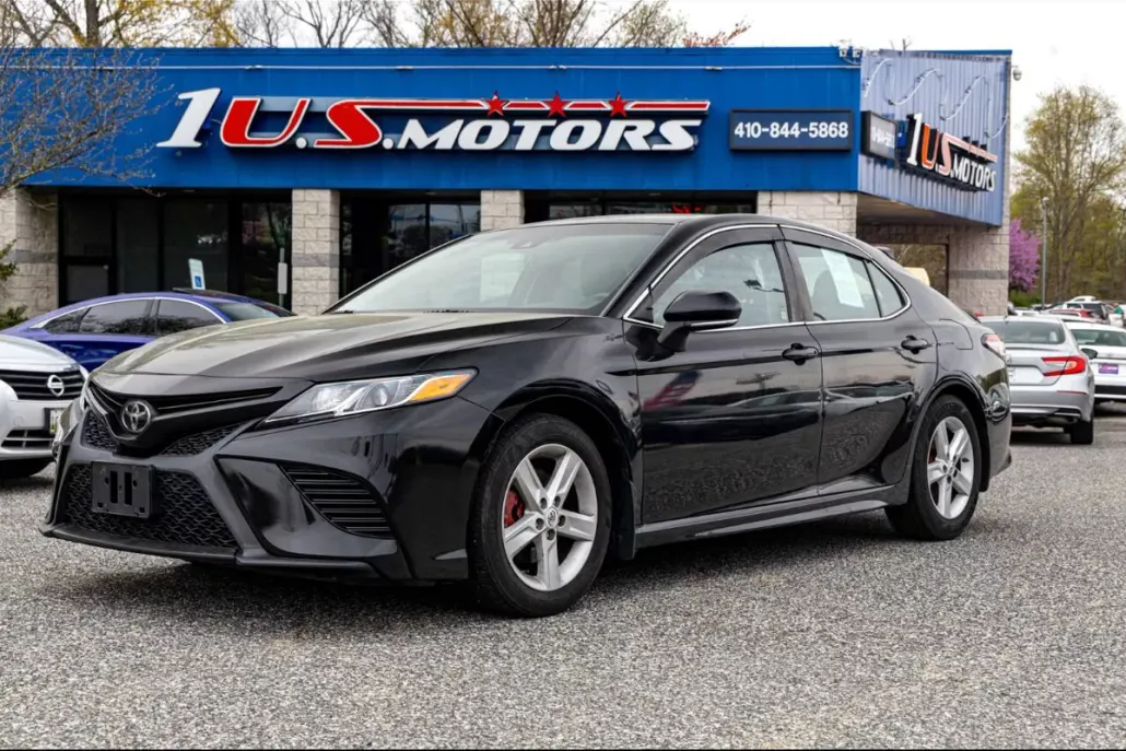 2018 Toyota Camry XLE photo 1