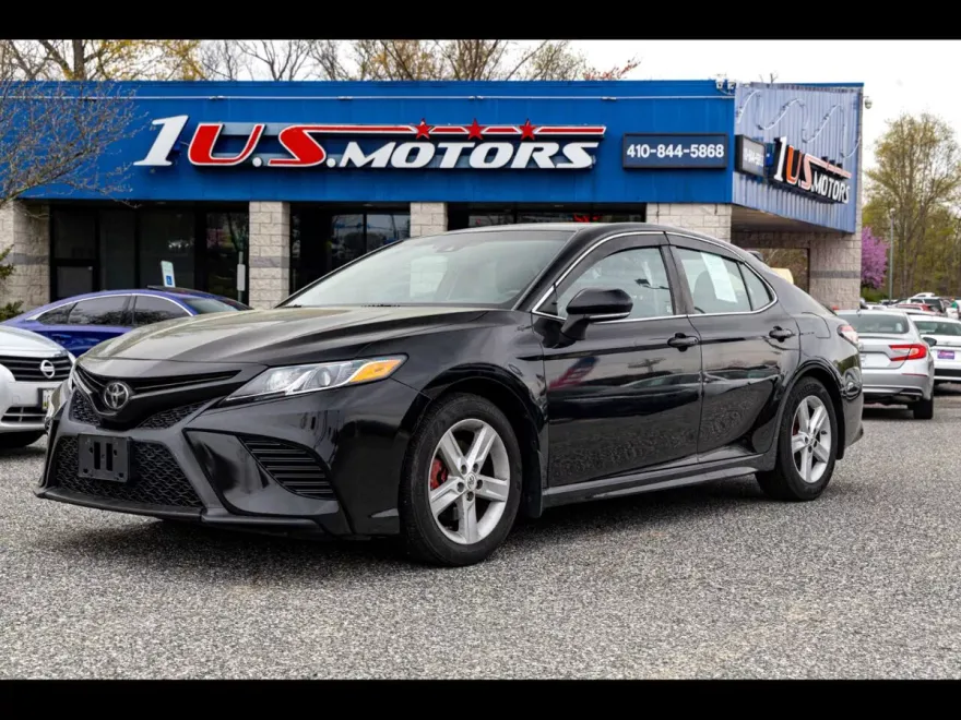 2018 Toyota Camry XLE photo 1