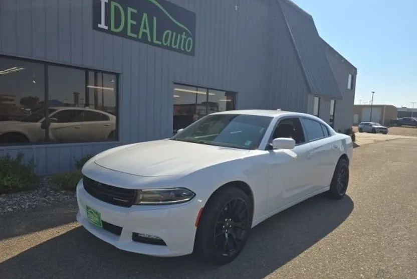 2015 Dodge Charger SXT photo 1