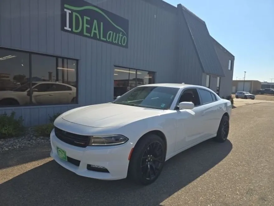 2015 Dodge Charger SXT photo 1