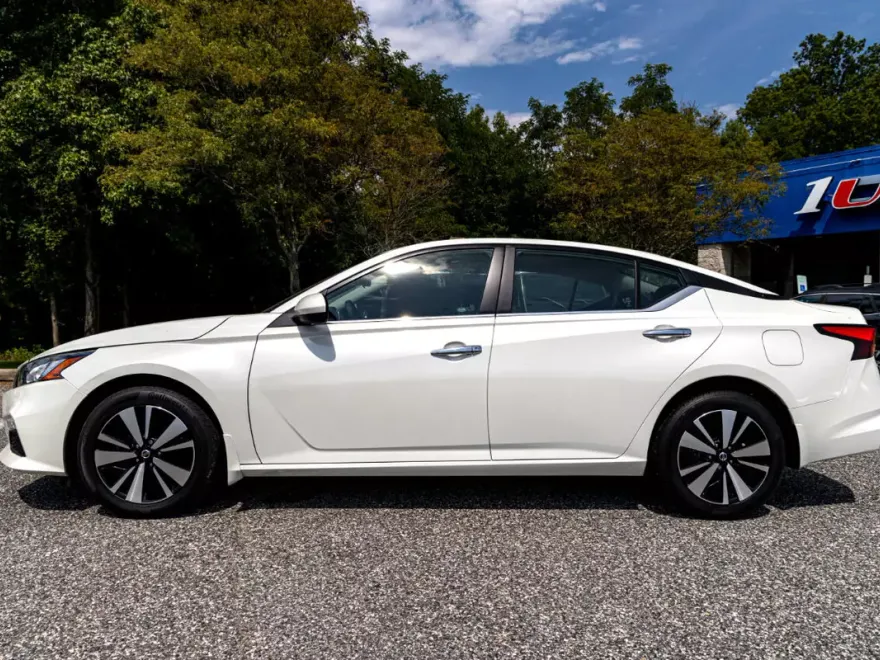 2022 Nissan Altima 2.5 SV photo 1