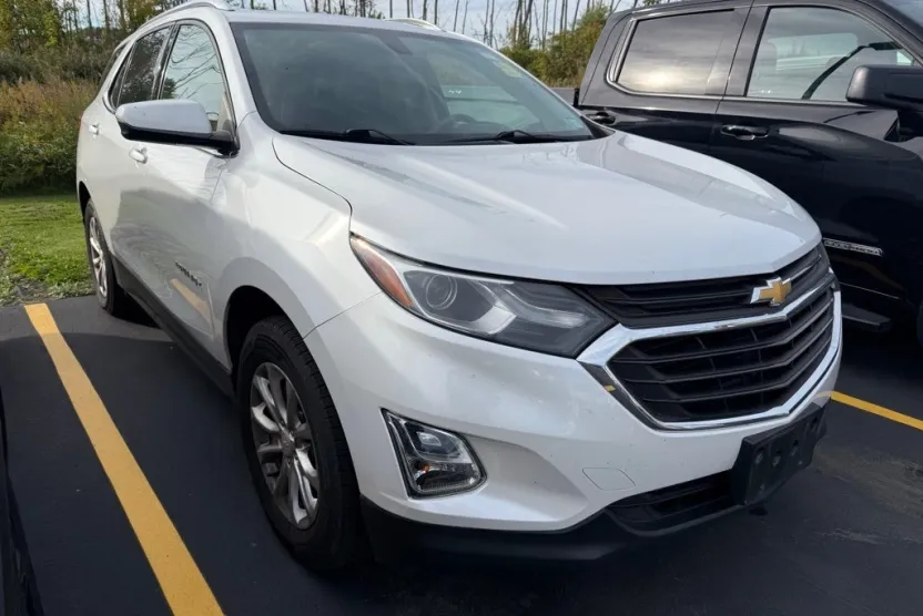 2018 Chevrolet Equinox LT photo 1