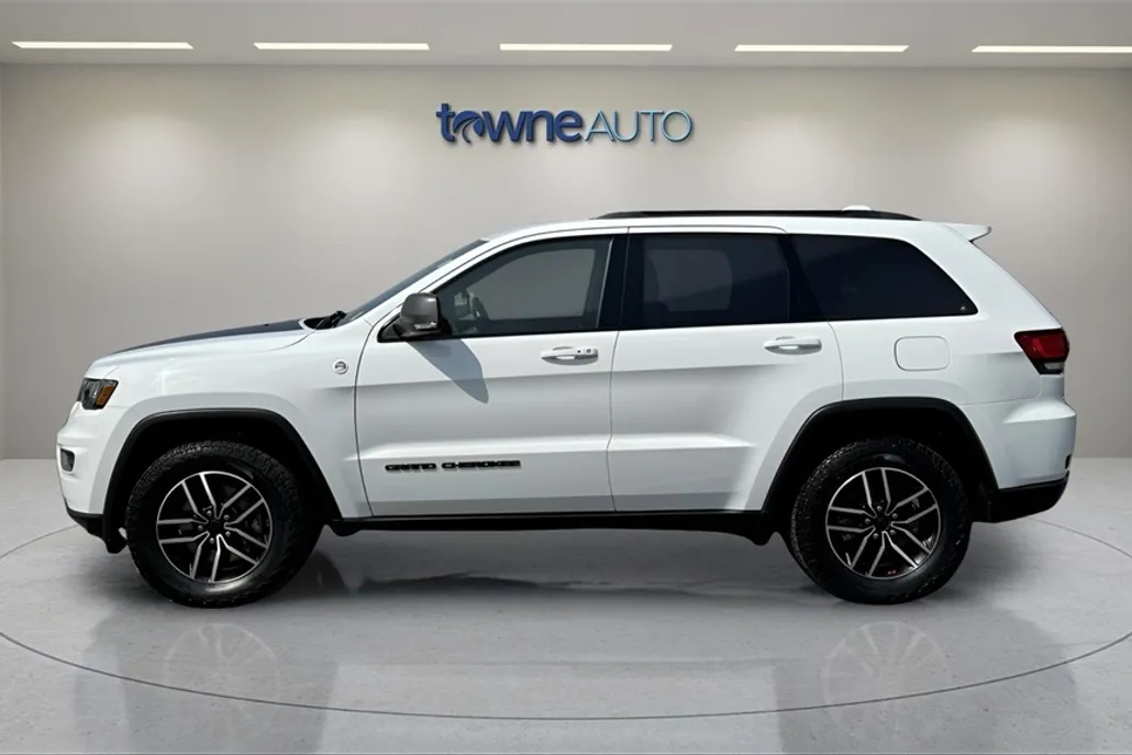 2021 Jeep Grand Cherokee Trailhawk photo 1