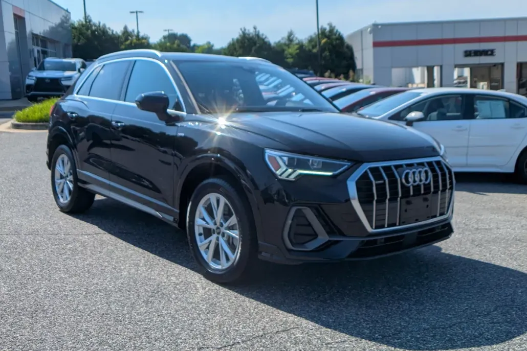 2023 Audi Q3 S line Premium photo 1