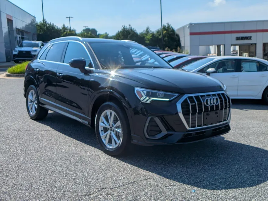 2023 Audi Q3 S line Premium photo 1