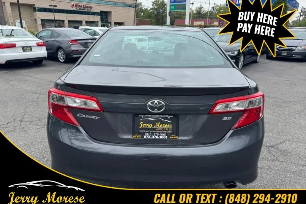 2013 Toyota Camry SE photo 1