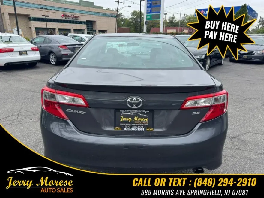 2013 Toyota Camry SE photo 1