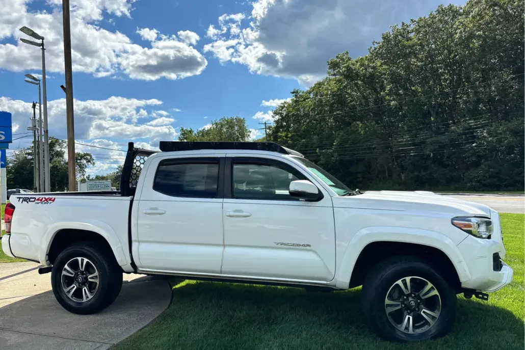 2018 Toyota Tacoma TRD Sport photo 1