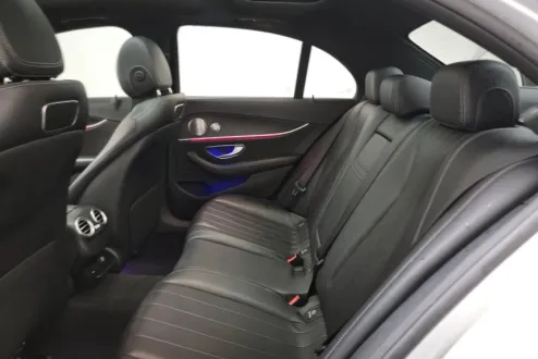 2019 Mercedes Benz E 300 4MATIC Sedan photo 3