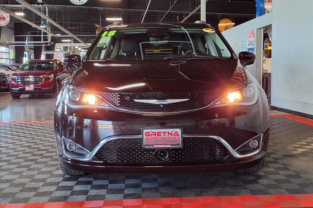 2018 Chrysler Pacifica Touring L photo 1