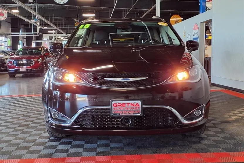 2018 Chrysler Pacifica Touring L photo 1