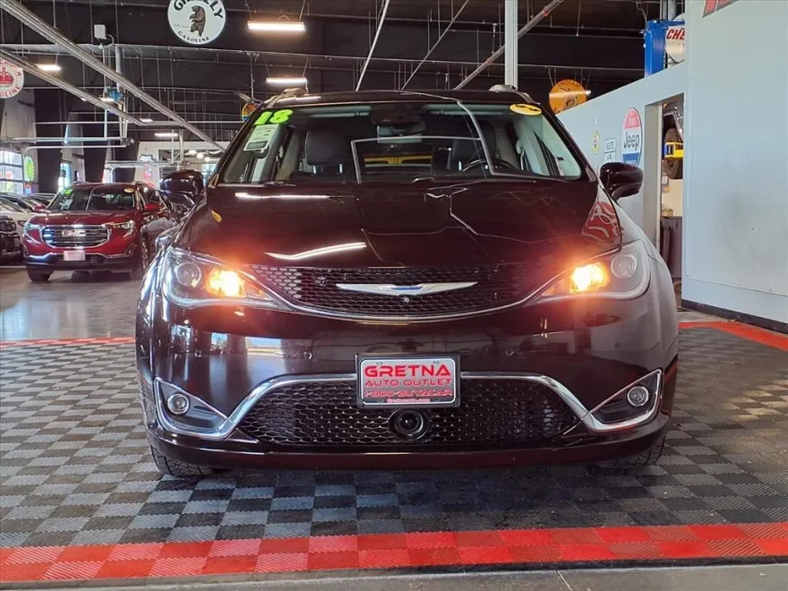 2018 Chrysler Pacifica Touring L photo 1