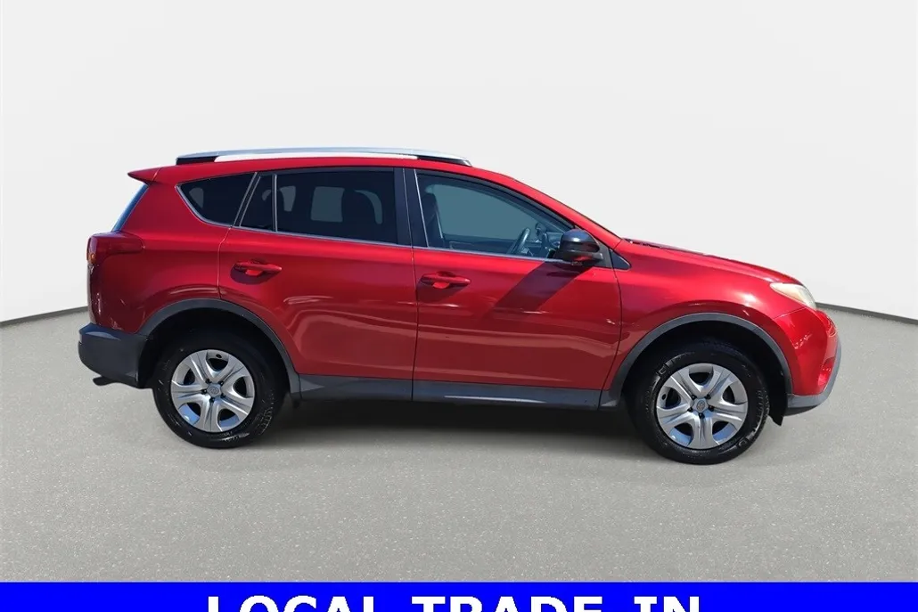 2015 Toyota RAV4 LE photo 1