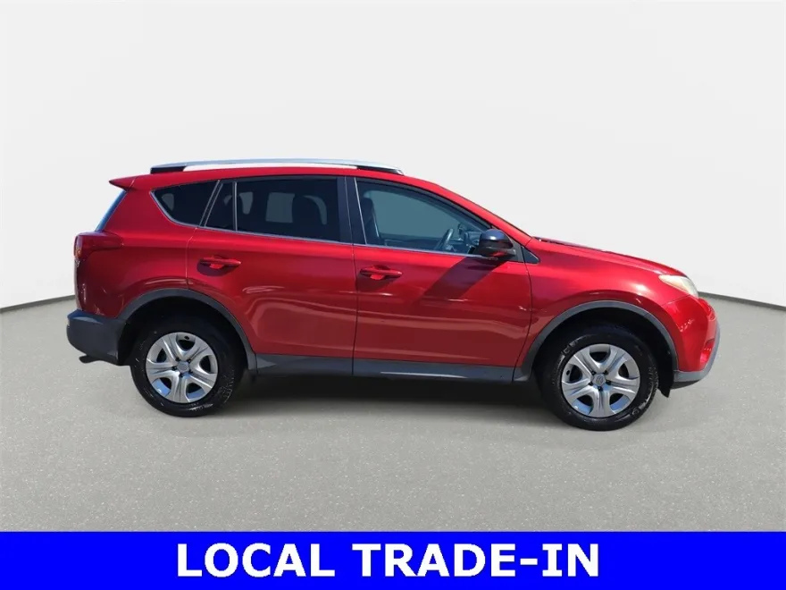 2015 Toyota RAV4 LE photo 1