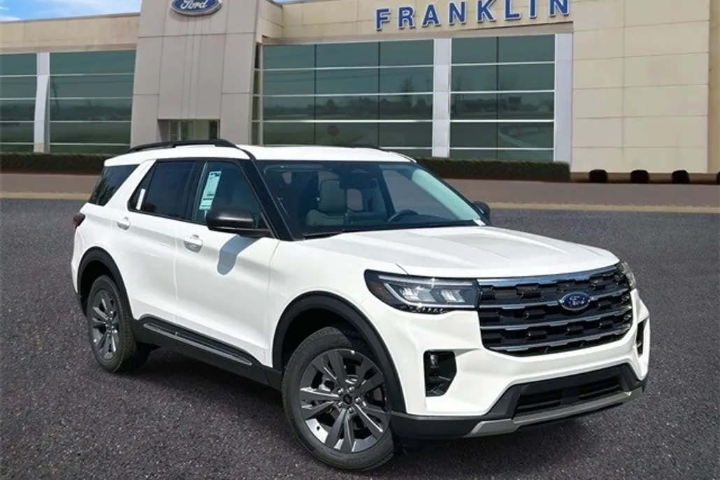 2025 Ford Explorer photo 1