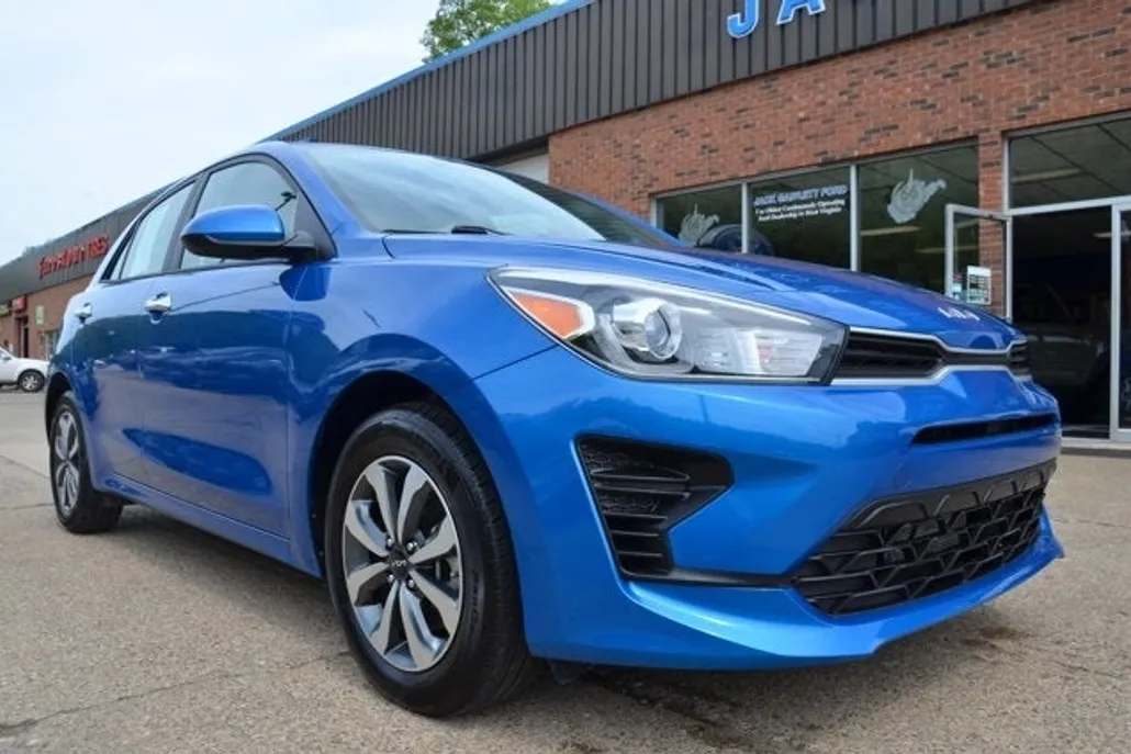 2023 Kia Rio S photo 1
