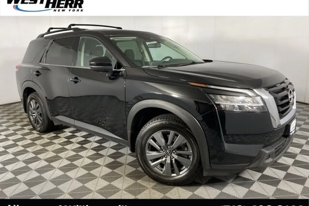 2022 Nissan Pathfinder SV photo 1