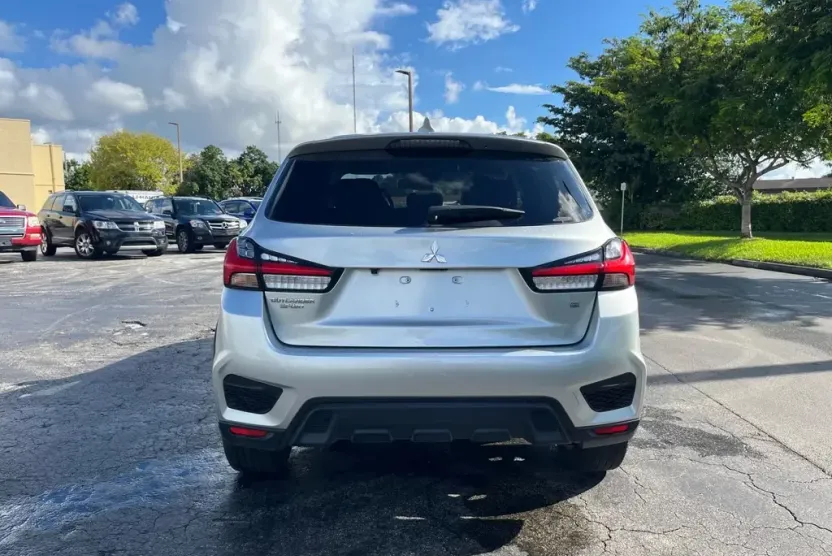 2023 Mitsubishi Outlander Sport SE photo 1