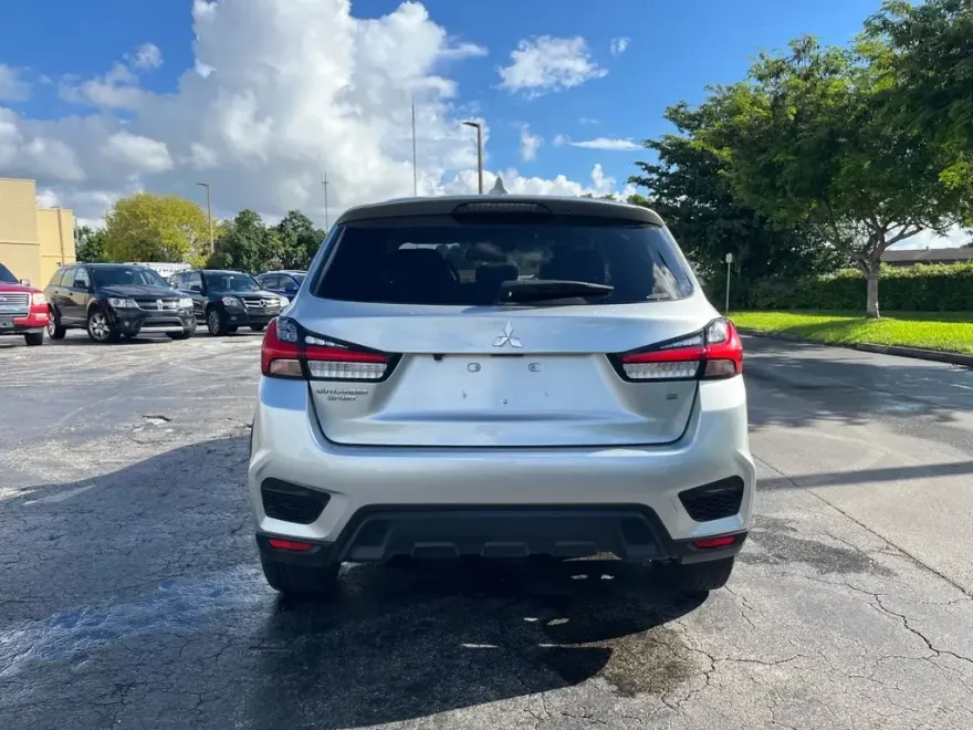 2023 Mitsubishi Outlander Sport SE photo 1