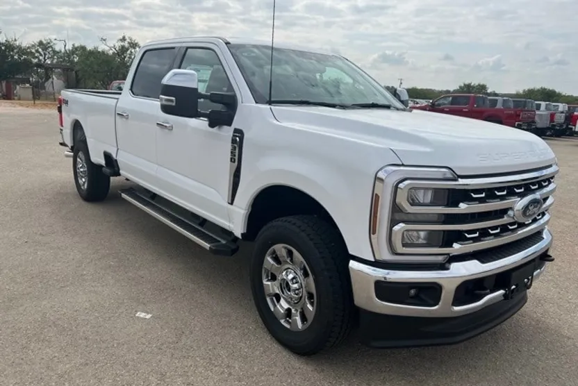 2026 Ford F-350 Lariat photo 1