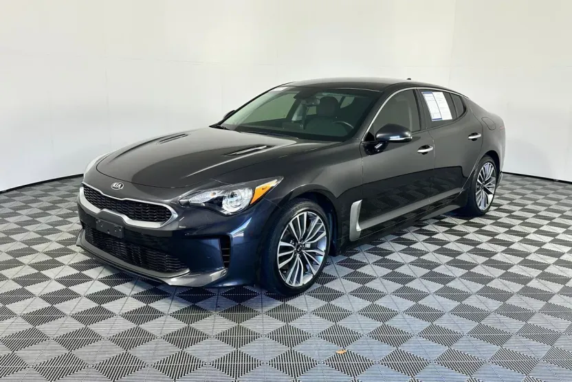 2019 Kia Stinger photo 1