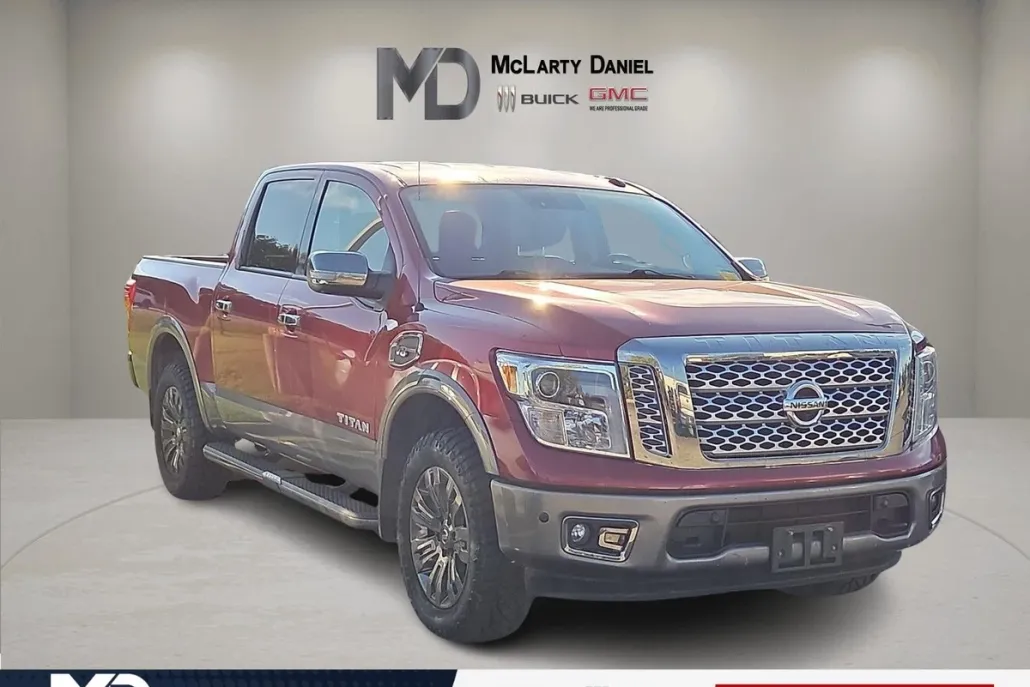 2017 Nissan Titan Platinum Reserve photo 1