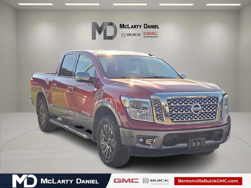 2017 Nissan Titan Platinum Reserve photo 1