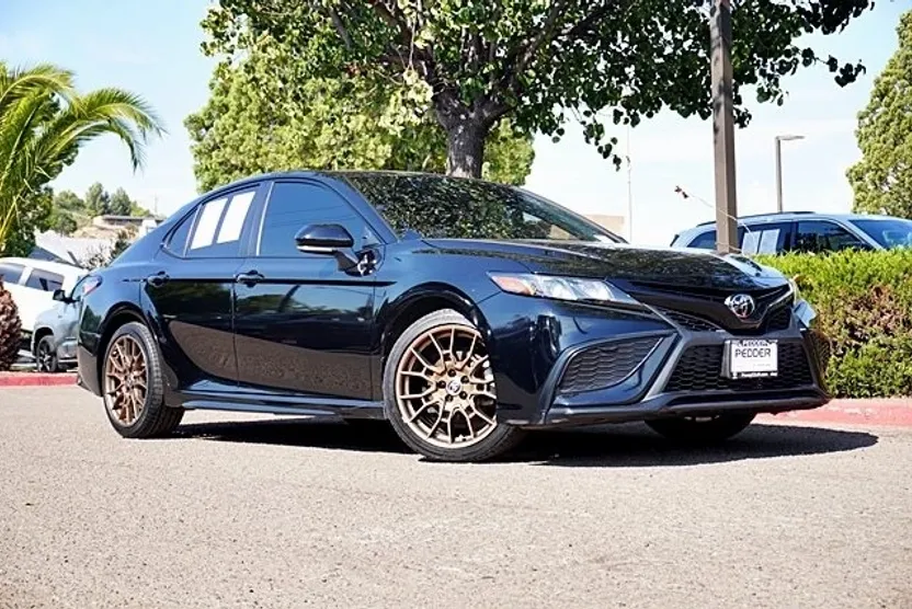 2024 Toyota Camry SE photo 1