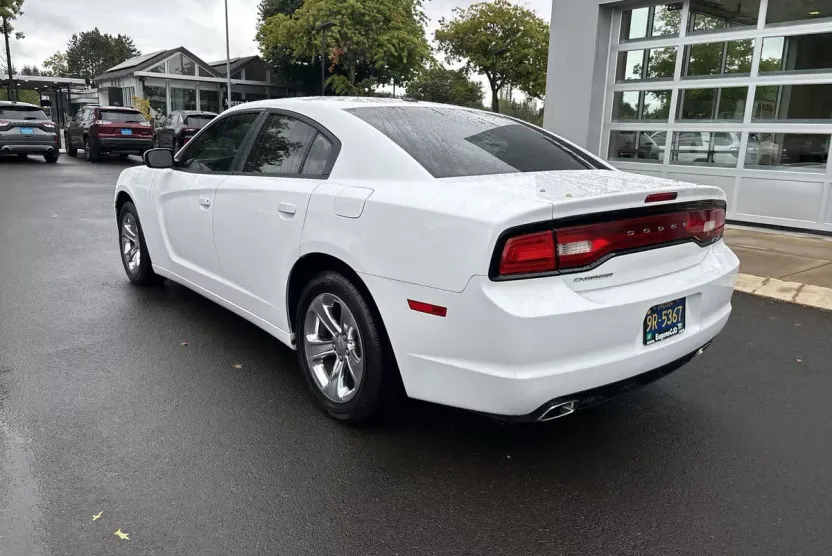 2012 Dodge Charger SXT photo 1