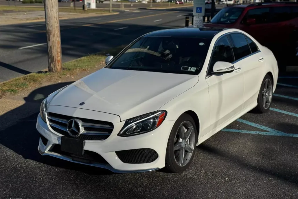 2016 Mercedes Benz C 300 4MATIC Sedan photo 1
