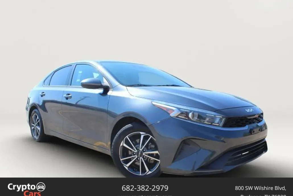 2023 Kia Forte LXS photo 1