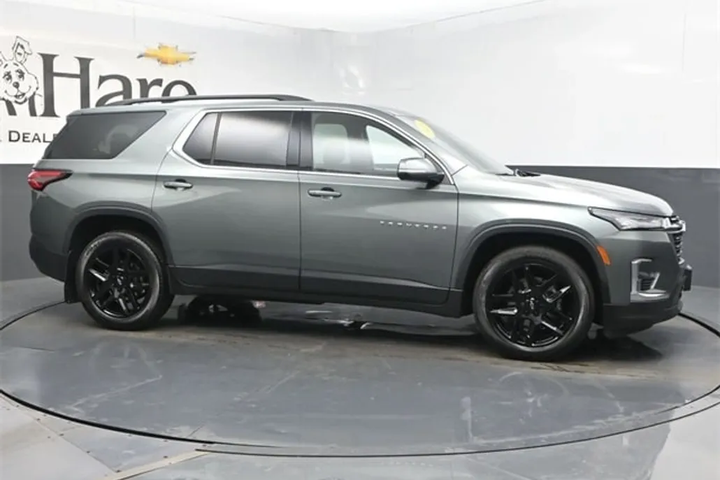 2023 Chevrolet Traverse Cloth 1LT photo 1