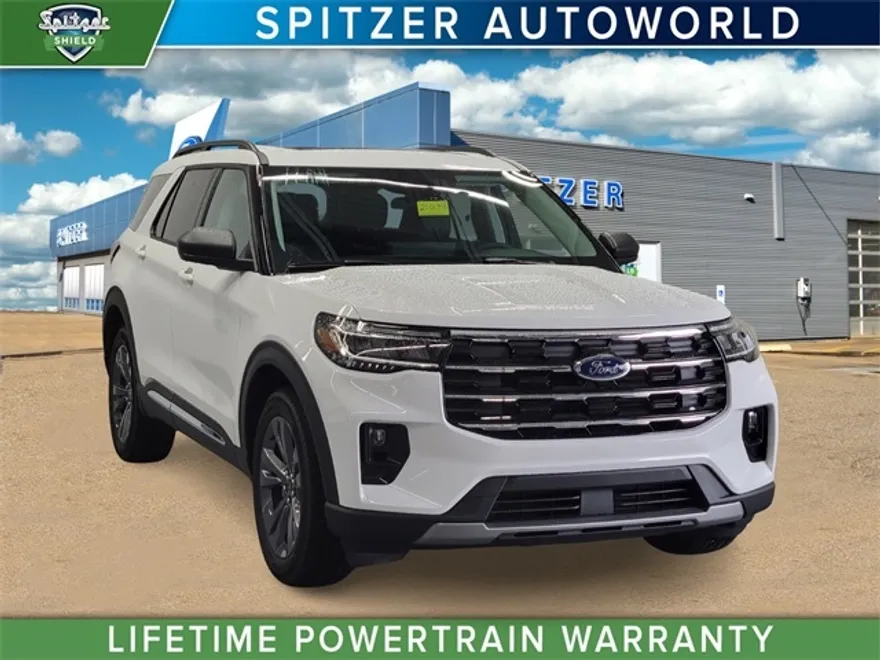 2025 Ford Explorer photo 1