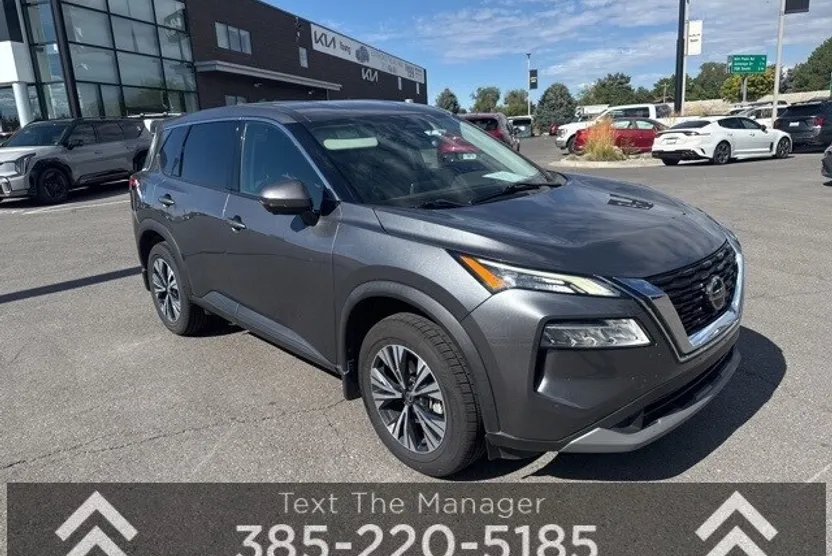 2021 Nissan Rogue SV photo 1