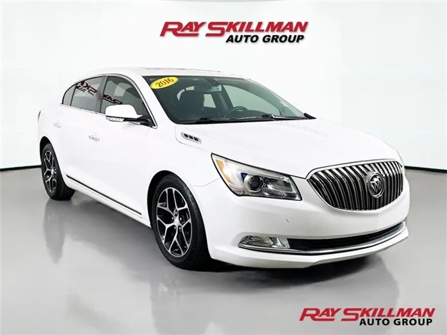 2016 Buick LaCrosse Sport Touring photo 1