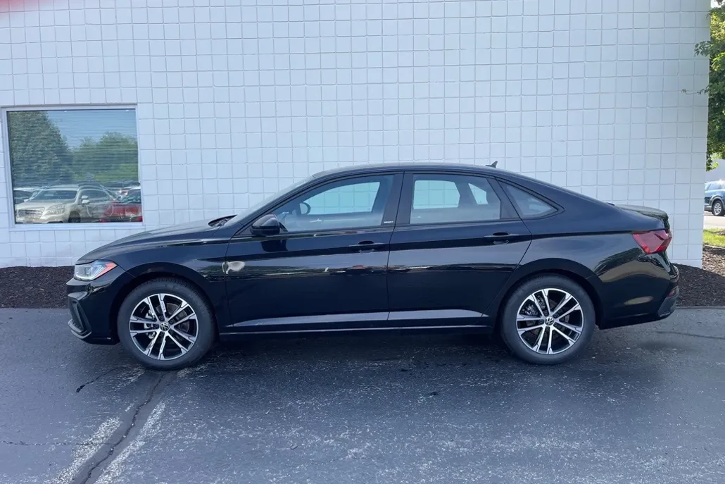 2025 Volkswagen Jetta 1.5T Sport photo 1