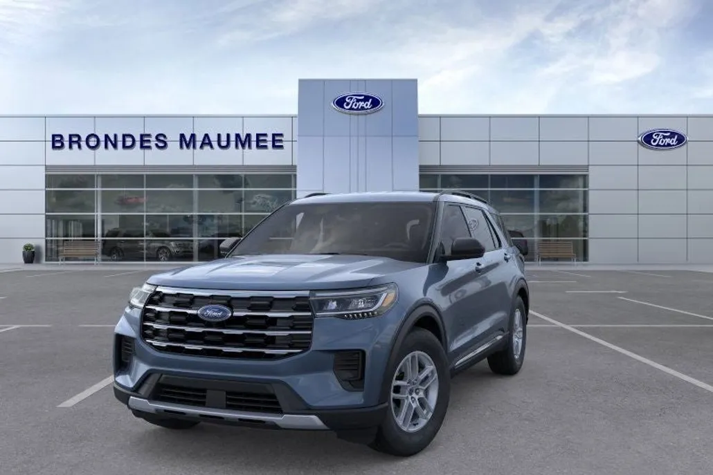 2025 Ford Explorer photo 1