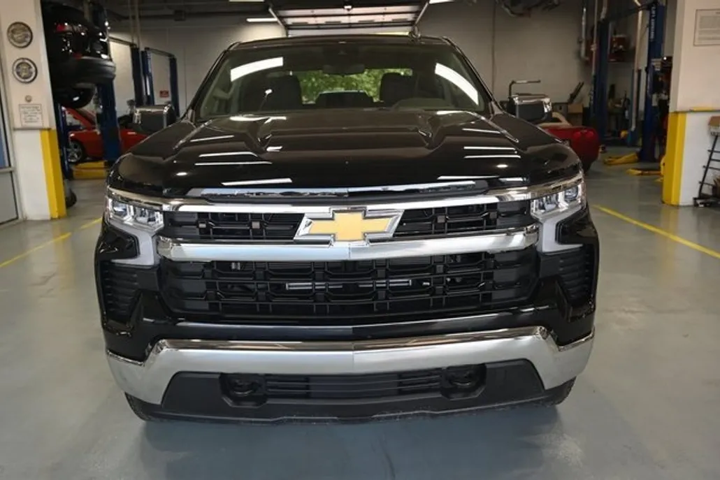 2026 Chevrolet Silverado 1500 LT photo 1
