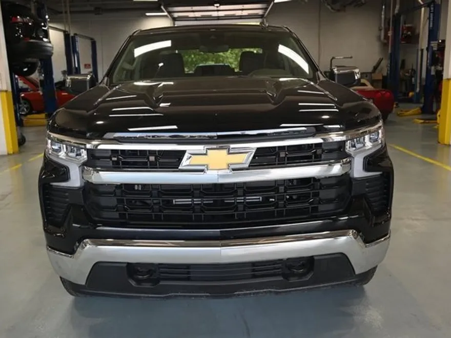 2026 Chevrolet Silverado 1500 LT photo 1