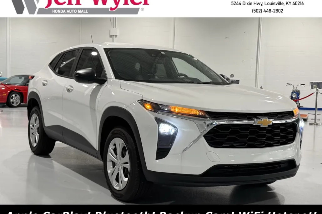 2024 Chevrolet Trax LS photo 1