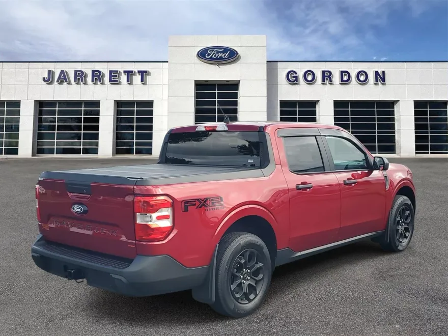 2025 Ford Maverick XLT photo 1