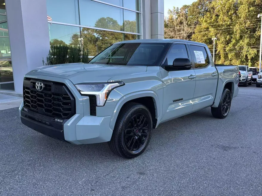 2024 Toyota Tundra SR5 CrewMax photo 1