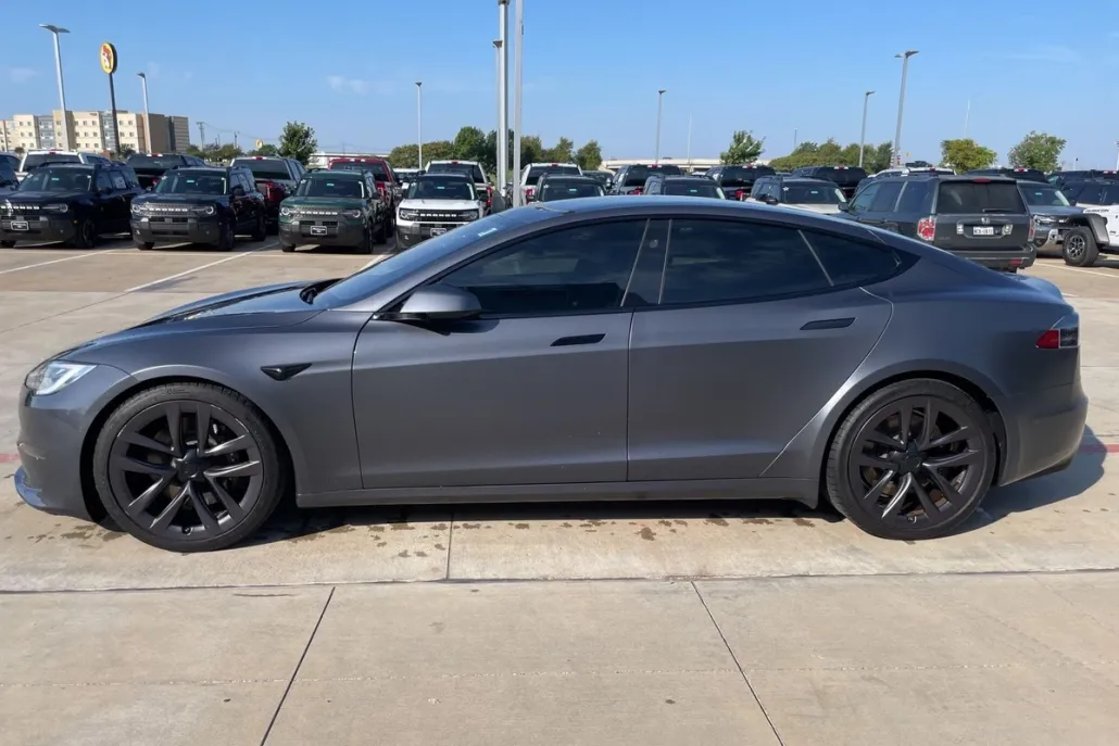 2022 Tesla Model S photo 1
