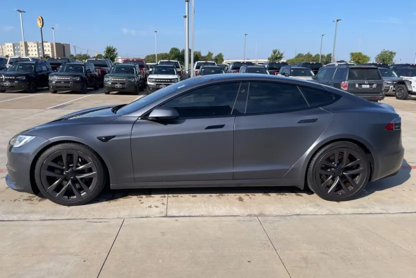 2022 Tesla Model S photo 1