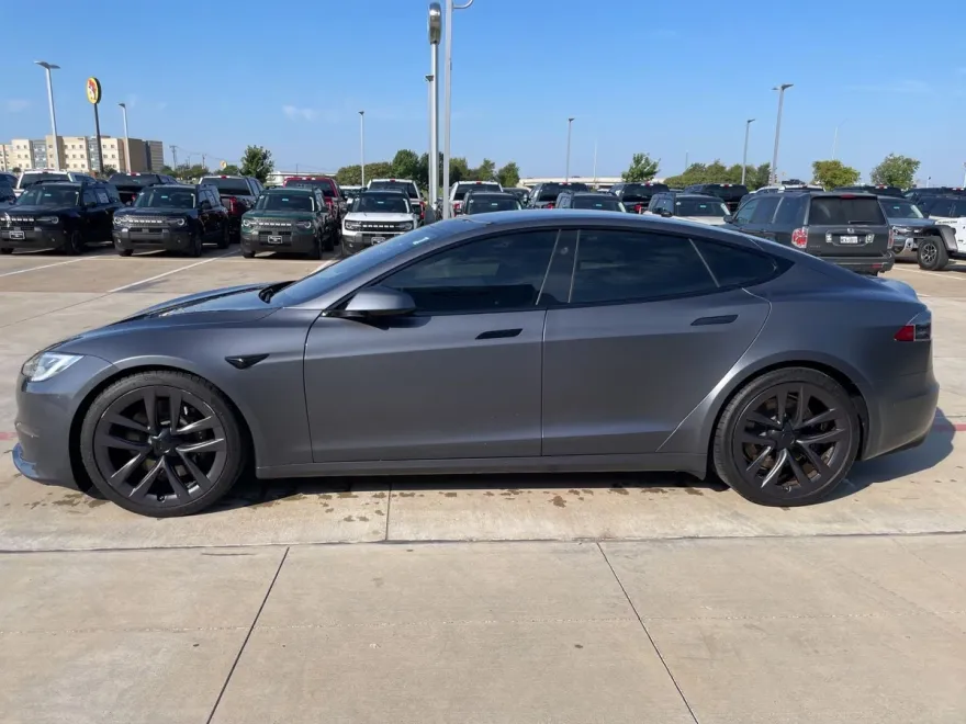 2022 Tesla Model S photo 1